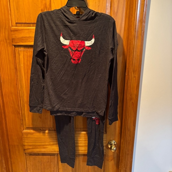 Concepts Sport Women's 2 Piece Chicago Bulls Pajama Set Medium - Picture 2 of 8